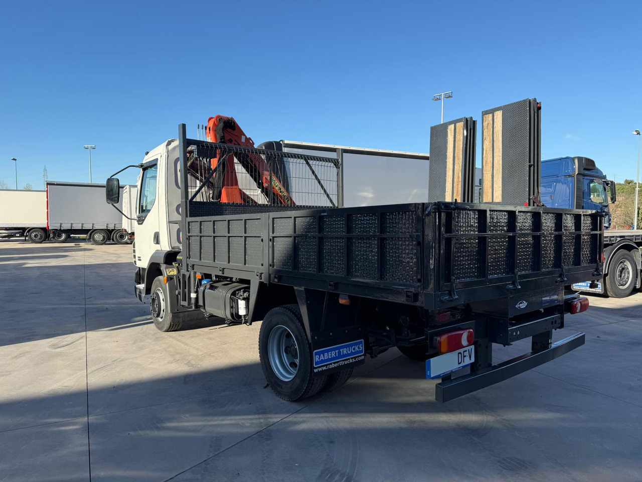 DAF LF FA 45.180 (Platform and Crane) - Kamion sa tovarnim sandukom, Kamion sa dizalicom: slika 4 DAF LF FA 45.180 (Platform and Crane) - Kamion sa tovarnim sandukom, Kamion sa dizalicom: slika 4