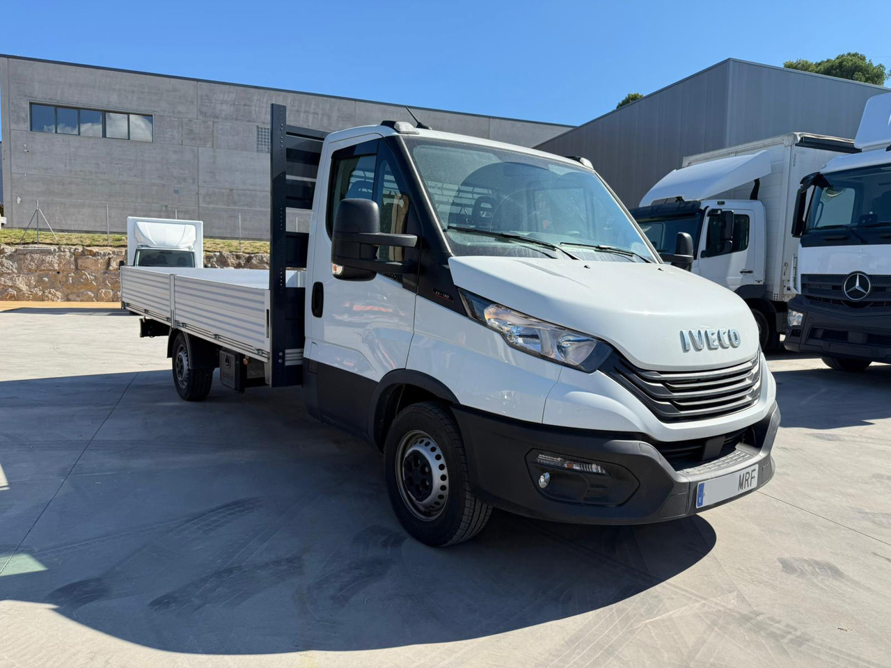 IVECO 35S16 Daily E6 (Open Box) - Dostavno vozilo s ravnom platformom: slika 2 IVECO 35S16 Daily E6 (Open Box) - Dostavno vozilo s ravnom platformom: slika 2