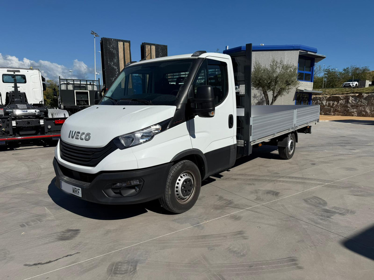 IVECO 35S16 Daily E6 (Open Box) - Dostavno vozilo s ravnom platformom: slika 1 IVECO 35S16 Daily E6 (Open Box) - Dostavno vozilo s ravnom platformom: slika 1