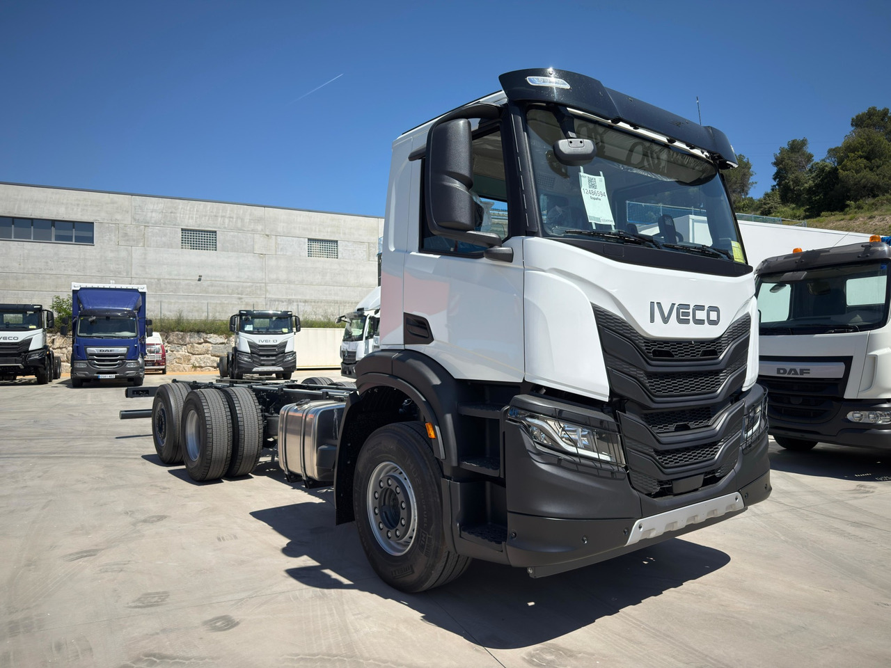 IVECO AD280X40 YPS ON X-WAY E6 (Chassis) - Kamion sa golom šasijom i zatvorenom kabinom: slika 2 IVECO AD280X40 YPS ON X-WAY E6 (Chassis) - Kamion sa golom šasijom i zatvorenom kabinom: slika 2