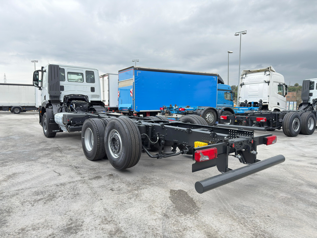 IVECO AD280X46 YPS ON X-Way E6 (Chassis) - Kamion sa golom šasijom i zatvorenom kabinom: slika 4 IVECO AD280X46 YPS ON X-Way E6 (Chassis) - Kamion sa golom šasijom i zatvorenom kabinom: slika 4