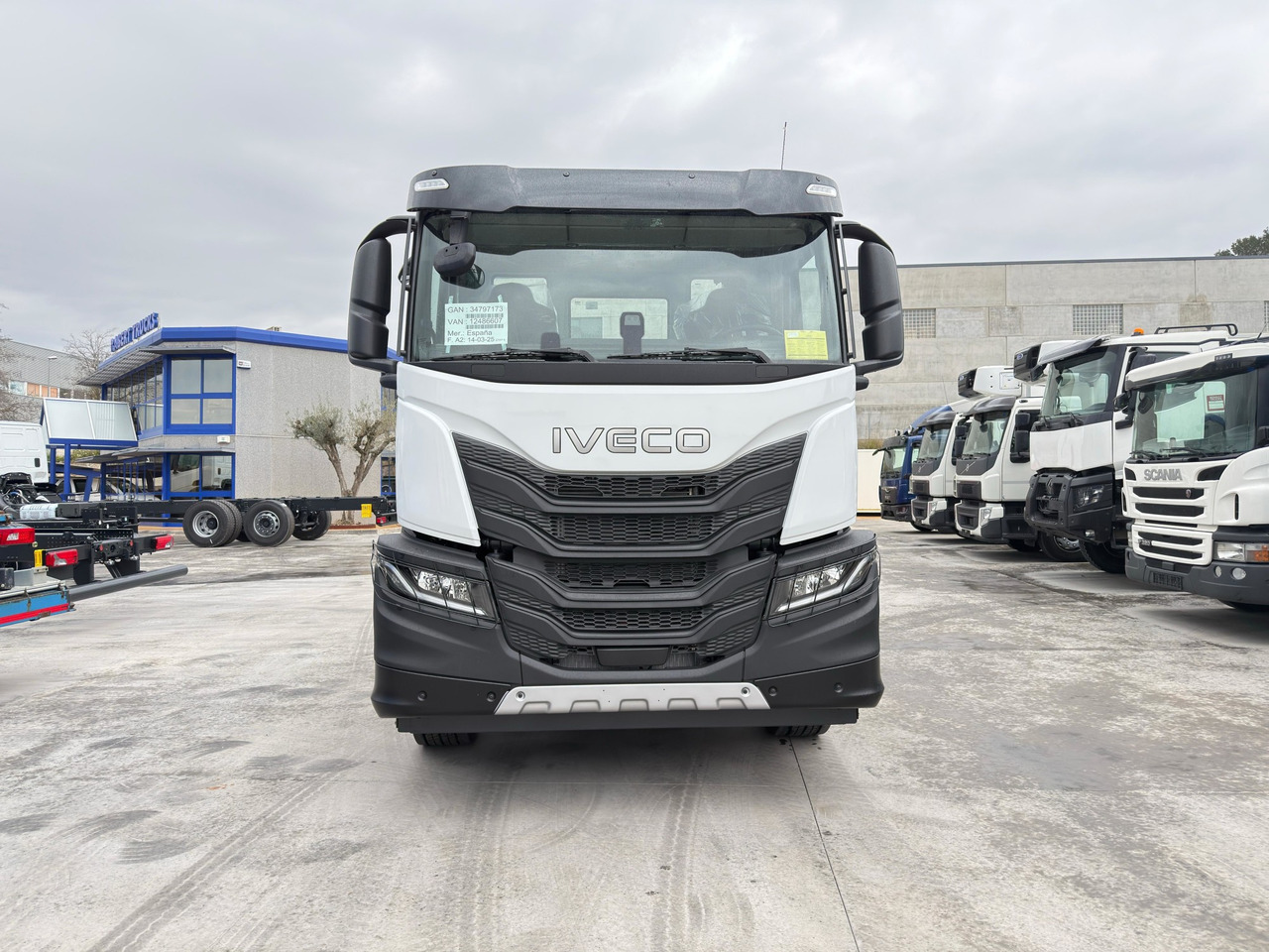IVECO AD280X46 YPS ON X-Way E6 (Chassis) - Kamion sa golom šasijom i zatvorenom kabinom: slika 3 IVECO AD280X46 YPS ON X-Way E6 (Chassis) - Kamion sa golom šasijom i zatvorenom kabinom: slika 3