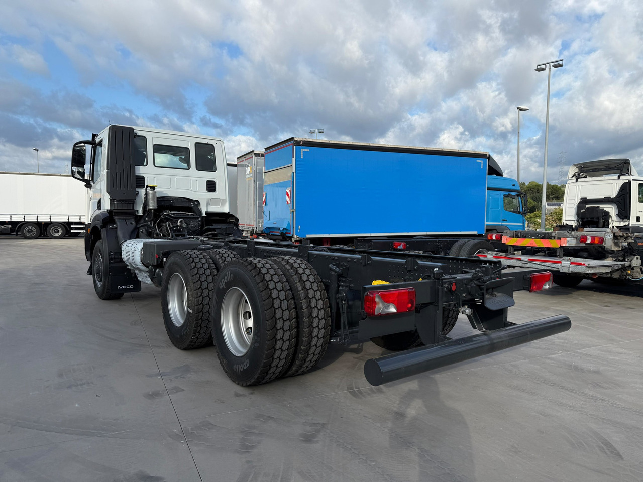 IVECO AD300X46Z OFF X-Way HI-TRACTION E6 (Chassis) - Kamion sa golom šasijom i zatvorenom kabinom: slika 5 IVECO AD300X46Z OFF X-Way HI-TRACTION E6 (Chassis) - Kamion sa golom šasijom i zatvorenom kabinom: slika 5