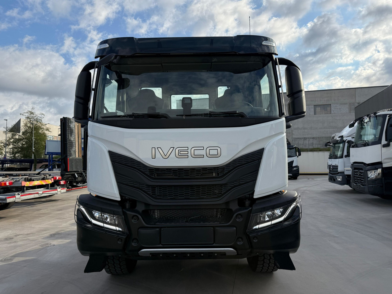 IVECO AD300X46Z OFF X-Way HI-TRACTION E6 (Chassis) - Kamion sa golom šasijom i zatvorenom kabinom: slika 3 IVECO AD300X46Z OFF X-Way HI-TRACTION E6 (Chassis) - Kamion sa golom šasijom i zatvorenom kabinom: slika 3