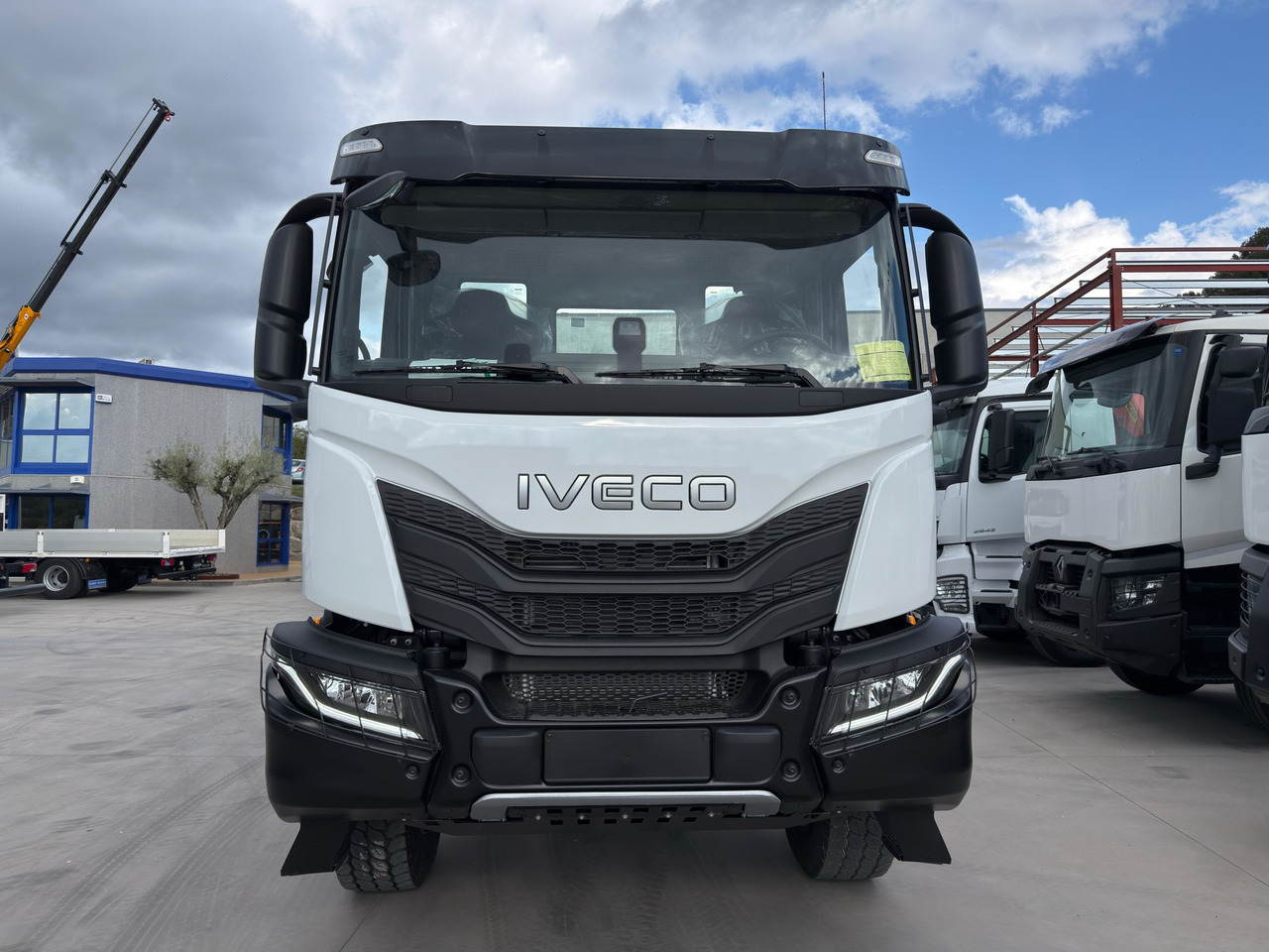 IVECO AD380T46 6x4 E6 (Chassis) - Kamion sa golom šasijom i zatvorenom kabinom: slika 3 IVECO AD380T46 6x4 E6 (Chassis) - Kamion sa golom šasijom i zatvorenom kabinom: slika 3