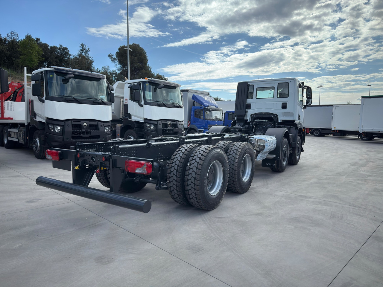 IVECO AD410T50 T-WAY 8x4 E6 (Chassis) - Kamion sa golom šasijom i zatvorenom kabinom: slika 5 IVECO AD410T50 T-WAY 8x4 E6 (Chassis) - Kamion sa golom šasijom i zatvorenom kabinom: slika 5