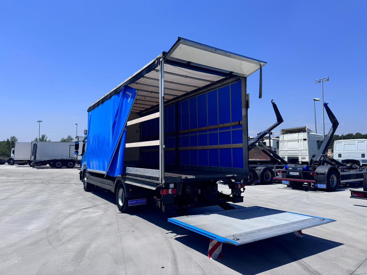 MERCEDES BENZ 13.30L Atego E6 (Tauliner) - Kamion sa ceradom: slika 4 MERCEDES BENZ 13.30L Atego E6 (Tauliner) - Kamion sa ceradom: slika 4