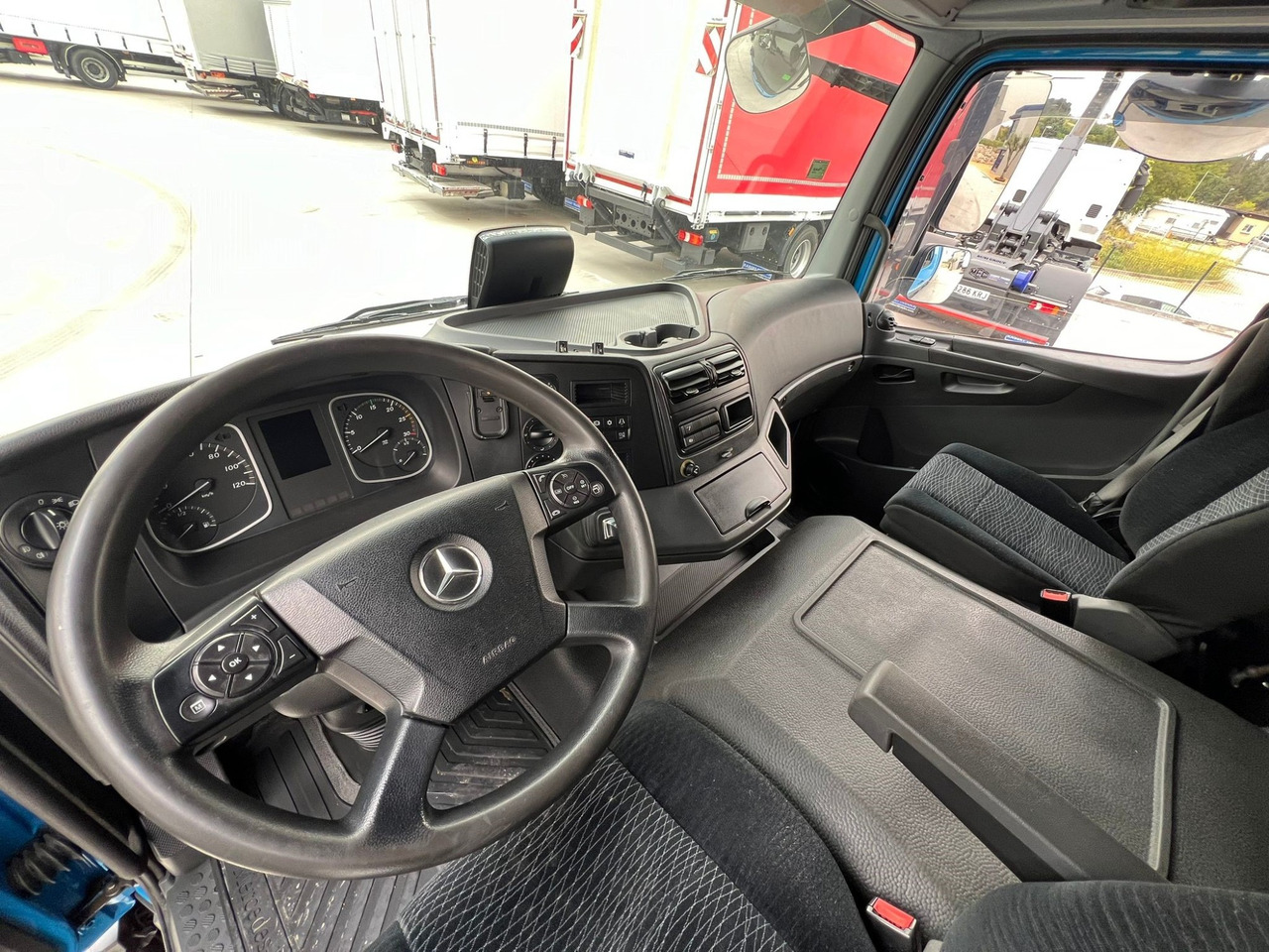 MERCEDES BENZ 13.30L Atego E6 (Tauliner) - Kamion sa ceradom: slika 5 MERCEDES BENZ 13.30L Atego E6 (Tauliner) - Kamion sa ceradom: slika 5