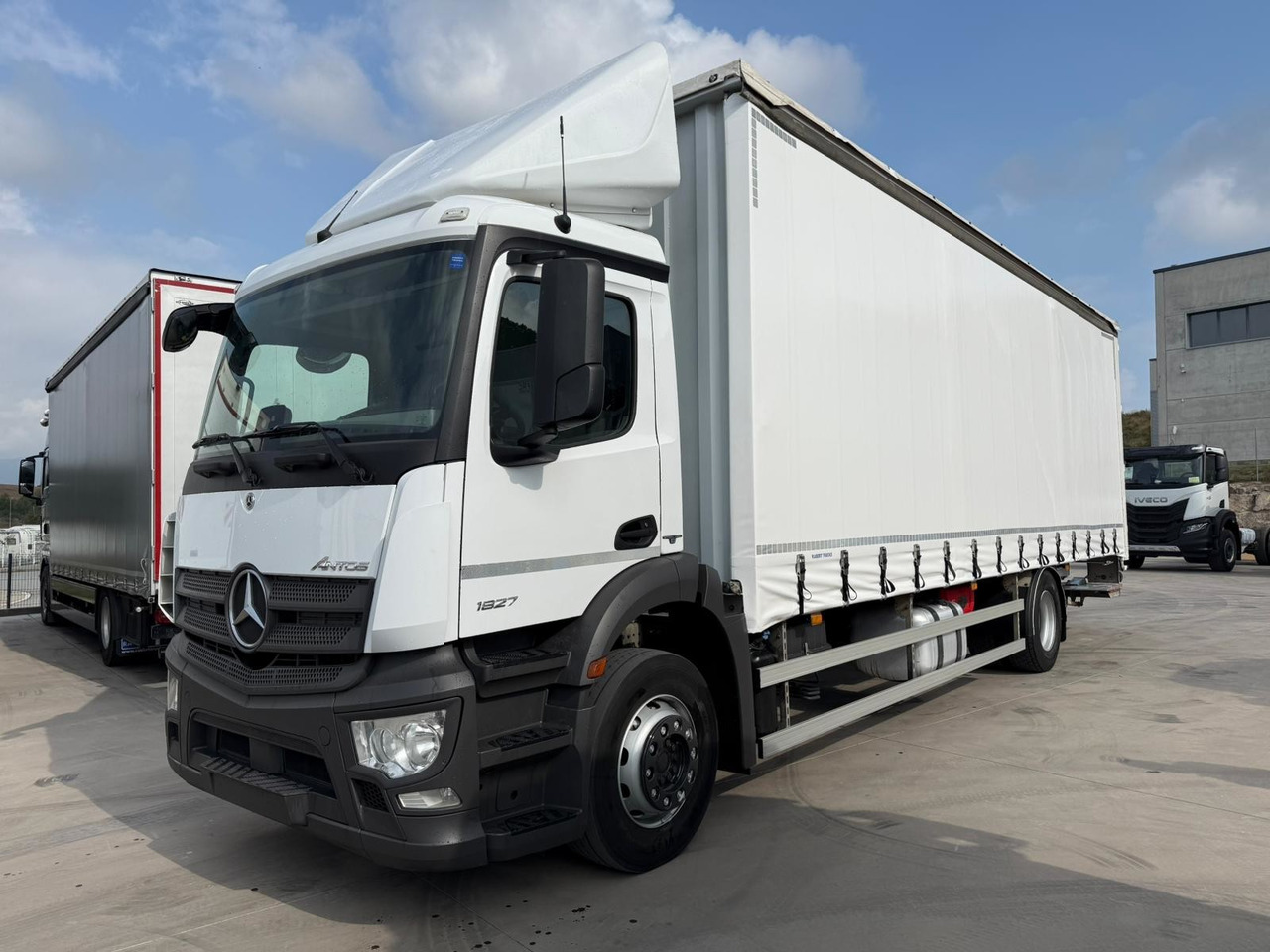 MERCEDES BENZ 18.27 Antos E6 (Tauliner) - Kamion sa ceradom: slika 1 MERCEDES BENZ 18.27 Antos E6 (Tauliner) - Kamion sa ceradom: slika 1