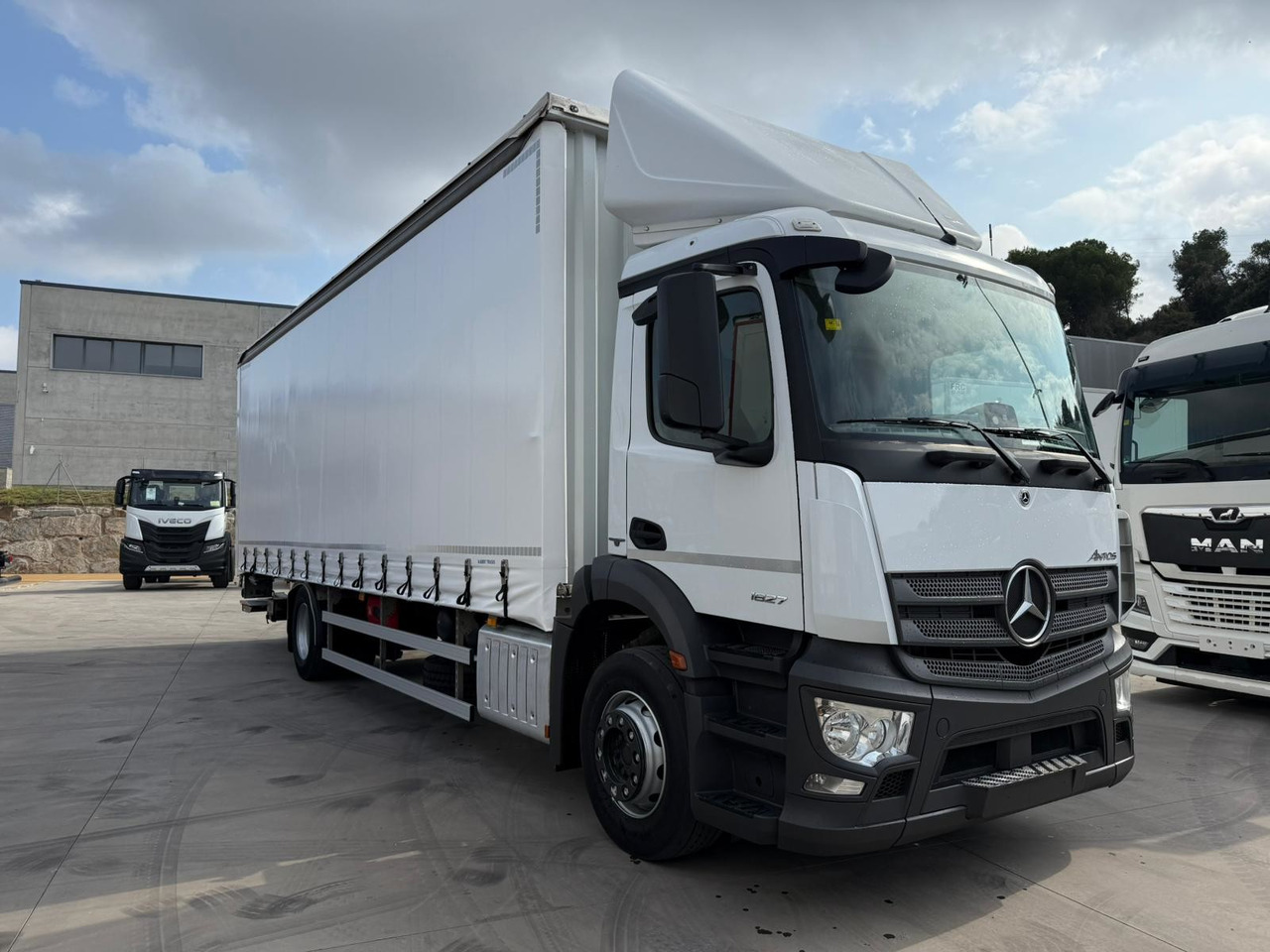 MERCEDES BENZ 18.27 Antos E6 (Tauliner) - Kamion sa ceradom: slika 2 MERCEDES BENZ 18.27 Antos E6 (Tauliner) - Kamion sa ceradom: slika 2