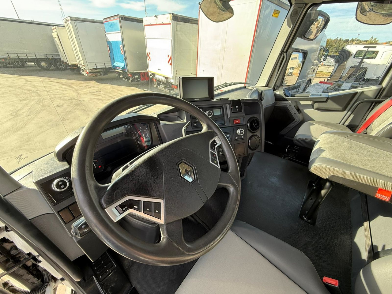 RENAULT C380.26 E6 (Chassis) - Kamion sa golom šasijom i zatvorenom kabinom: slika 5 RENAULT C380.26 E6 (Chassis) - Kamion sa golom šasijom i zatvorenom kabinom: slika 5