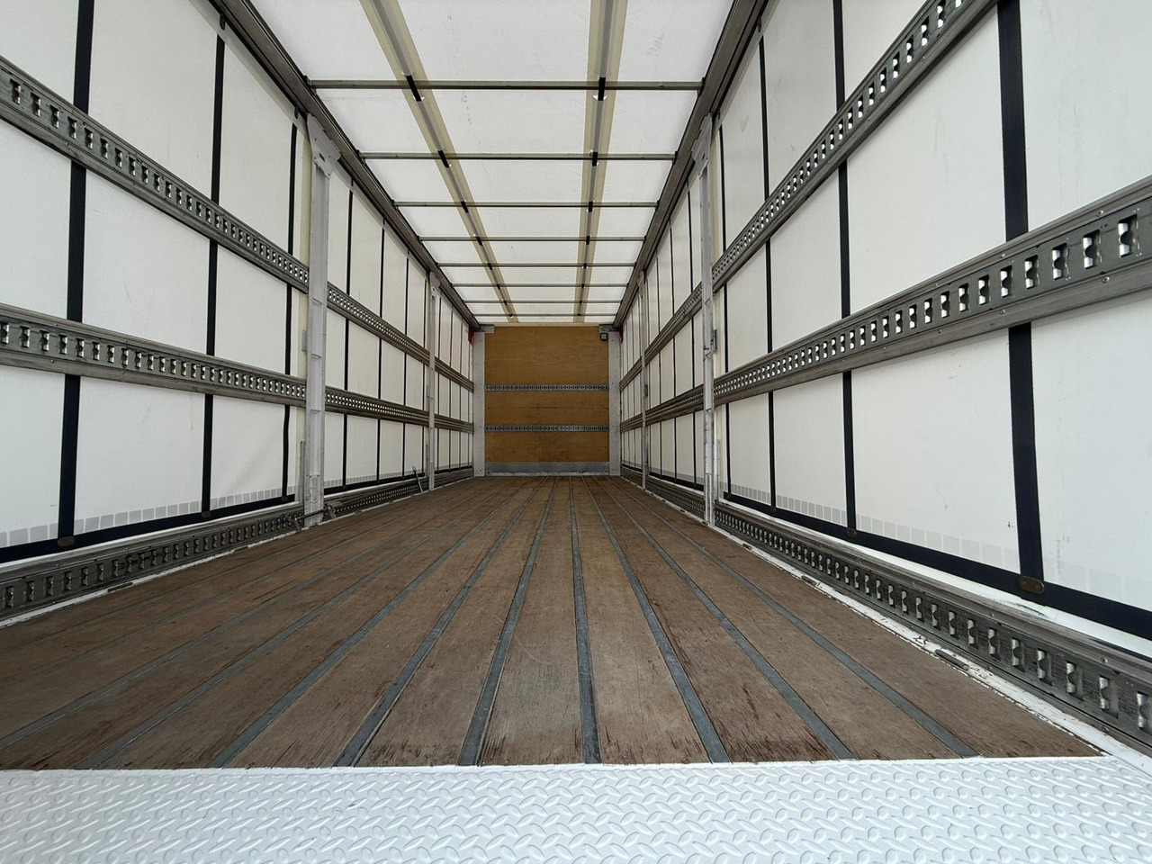 Lizing  RENAULT D12.240 E6 (Tauliner) RENAULT D12.240 E6 (Tauliner): slika 8 Lizing  RENAULT D12.240 E6 (Tauliner) RENAULT D12.240 E6 (Tauliner): slika 8