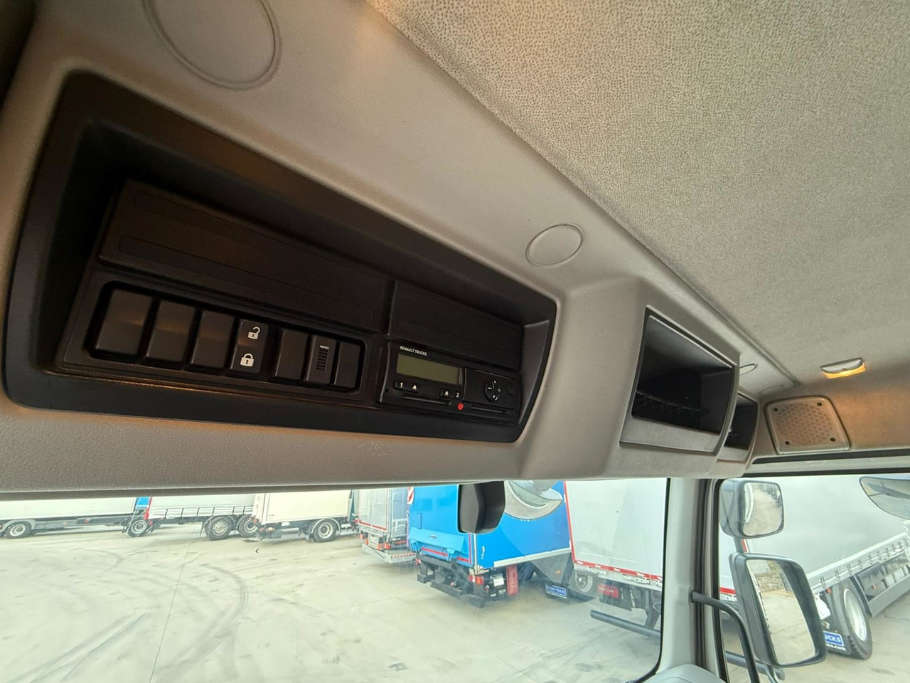 Lizing  RENAULT D12.240 E6 (Tauliner) RENAULT D12.240 E6 (Tauliner): slika 7 Lizing  RENAULT D12.240 E6 (Tauliner) RENAULT D12.240 E6 (Tauliner): slika 7