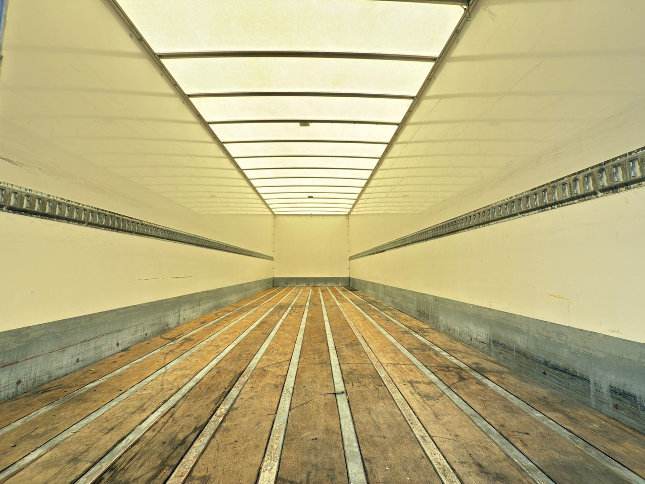 Kamion sa zatvorenim sandukom SCANIA P360 E6 (VAN): slika 9 Kamion sa zatvorenim sandukom SCANIA P360 E6 (VAN): slika 9