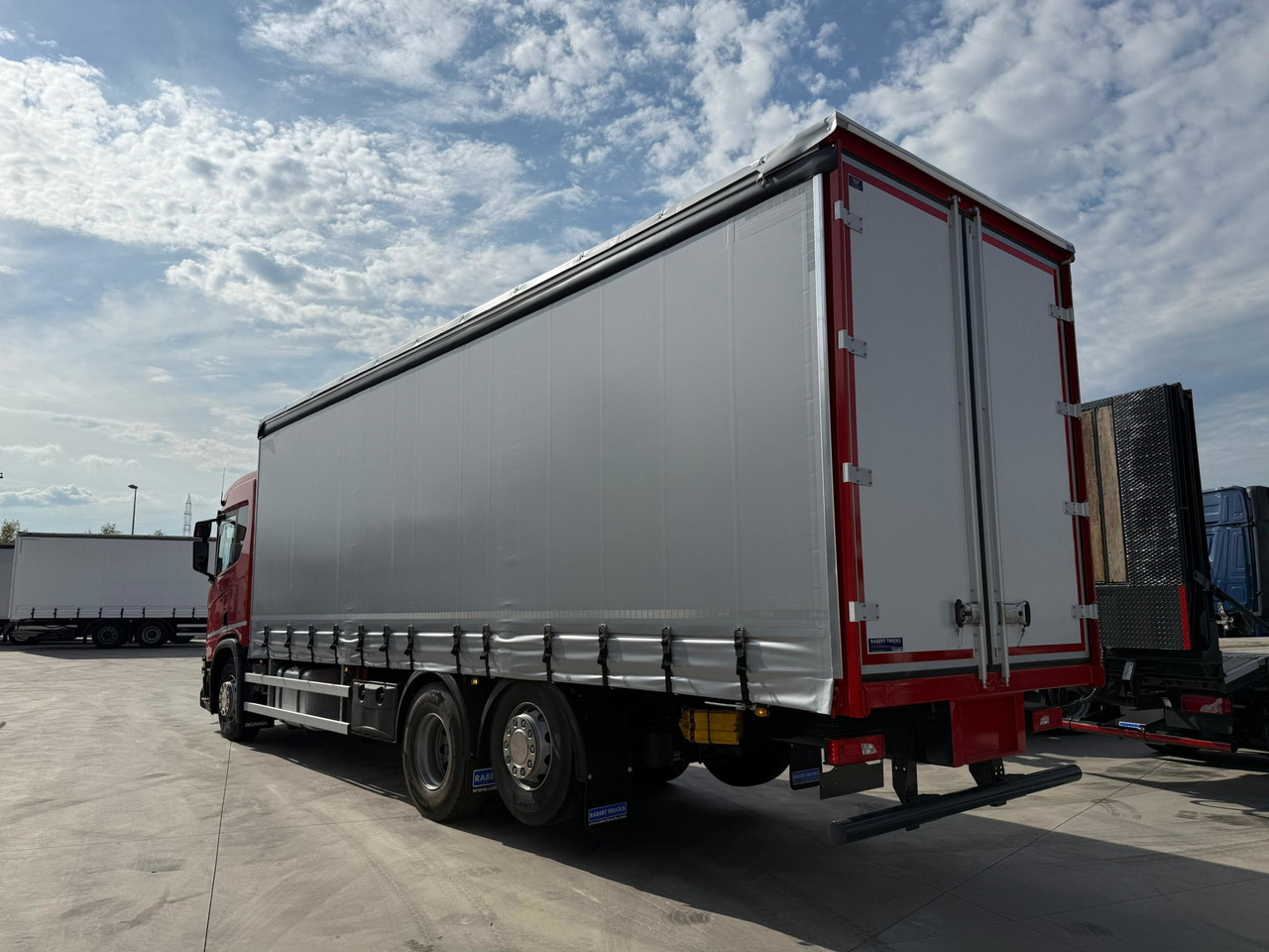 SCANIA R450 E6 (Tauliner) - Kamion sa ceradom: slika 4 SCANIA R450 E6 (Tauliner) - Kamion sa ceradom: slika 4
