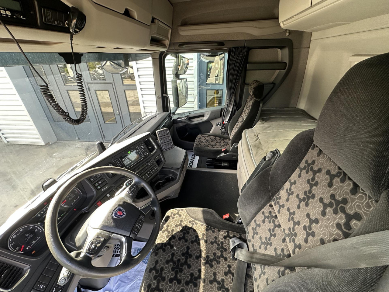 Kamion za prevoz kontejnera/ Kamion sa promenjivim sandukom SCANIA R 450 B6x4HA: slika 13