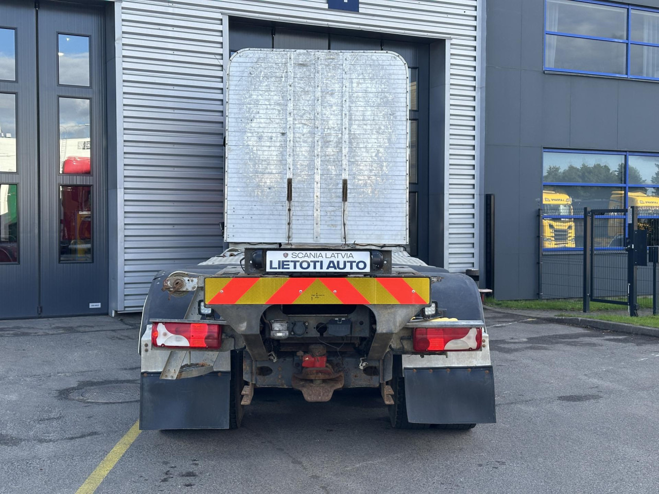 Kamion sa golom šasijom i zatvorenom kabinom SCANIA R 450 CB6x4HHZ: slika 6 Kamion sa golom šasijom i zatvorenom kabinom SCANIA R 450 CB6x4HHZ: slika 6