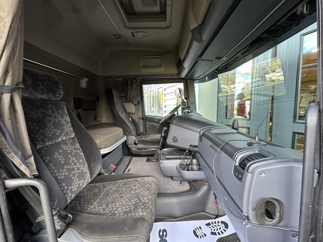 Kamion sa golom šasijom i zatvorenom kabinom SCANIA R 450 CB6x4HHZ: slika 8 Kamion sa golom šasijom i zatvorenom kabinom SCANIA R 450 CB6x4HHZ: slika 8