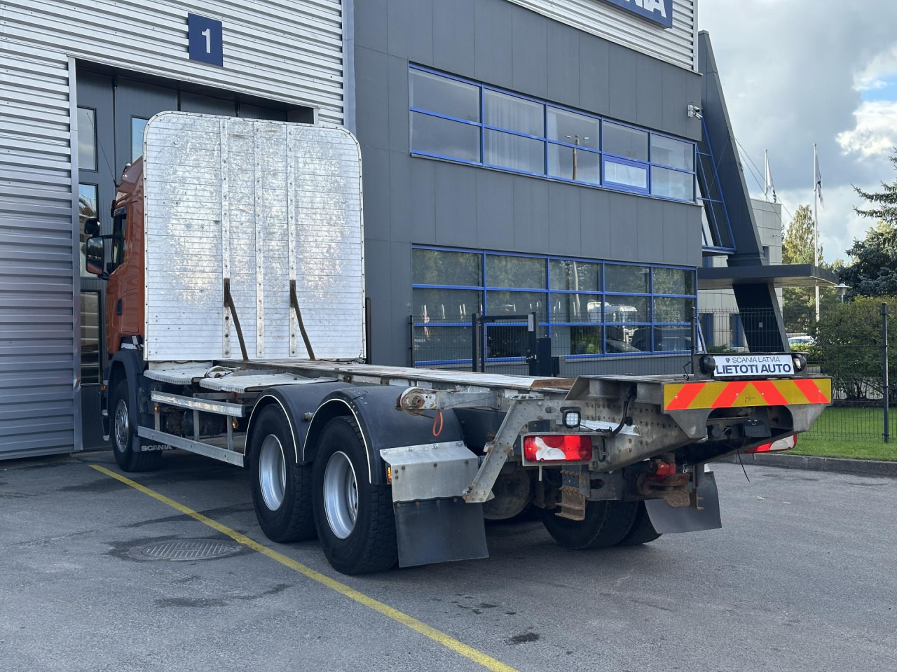 SCANIA R 450 CB6x4HHZ - Kamion sa golom šasijom i zatvorenom kabinom: slika 5 SCANIA R 450 CB6x4HHZ - Kamion sa golom šasijom i zatvorenom kabinom: slika 5