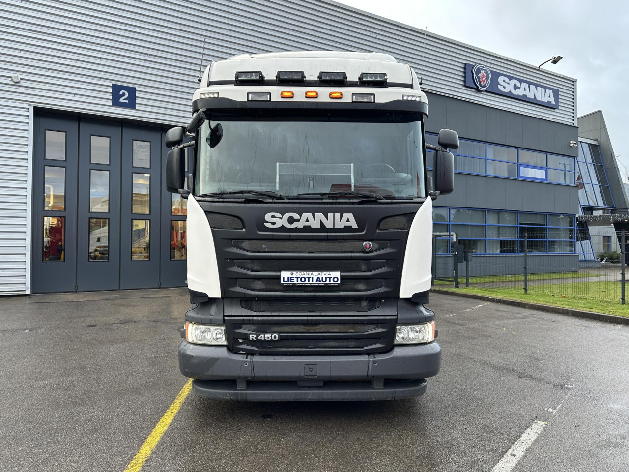 SCANIA R 450 LB8x4*4HNB - Kamion sa golom šasijom i zatvorenom kabinom: slika 3 SCANIA R 450 LB8x4*4HNB - Kamion sa golom šasijom i zatvorenom kabinom: slika 3
