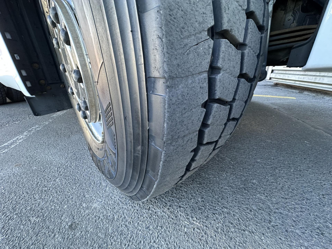 SCANIA R 500 B6x4HZ - Kamion sa golom šasijom i zatvorenom kabinom: slika 4 SCANIA R 500 B6x4HZ - Kamion sa golom šasijom i zatvorenom kabinom: slika 4
