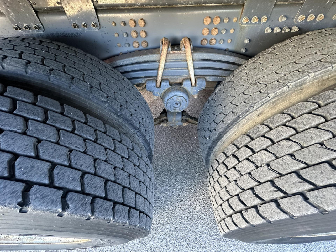 SCANIA R 500 B6x4HZ - Kamion sa golom šasijom i zatvorenom kabinom: slika 3 SCANIA R 500 B6x4HZ - Kamion sa golom šasijom i zatvorenom kabinom: slika 3
