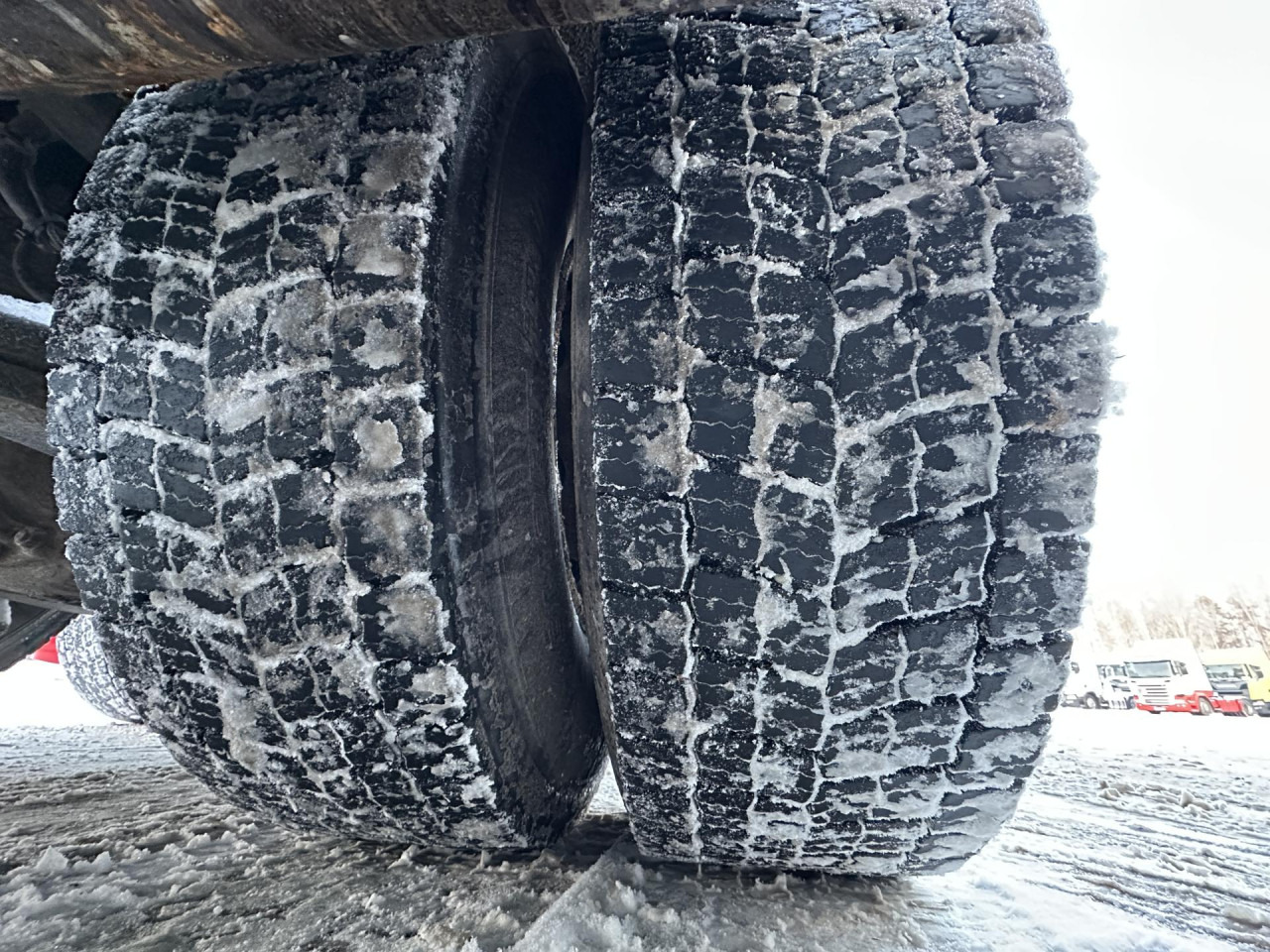 SCANIA R 560 LB6x4HNB - Kamion sa golom šasijom i zatvorenom kabinom: slika 2 SCANIA R 560 LB6x4HNB - Kamion sa golom šasijom i zatvorenom kabinom: slika 2