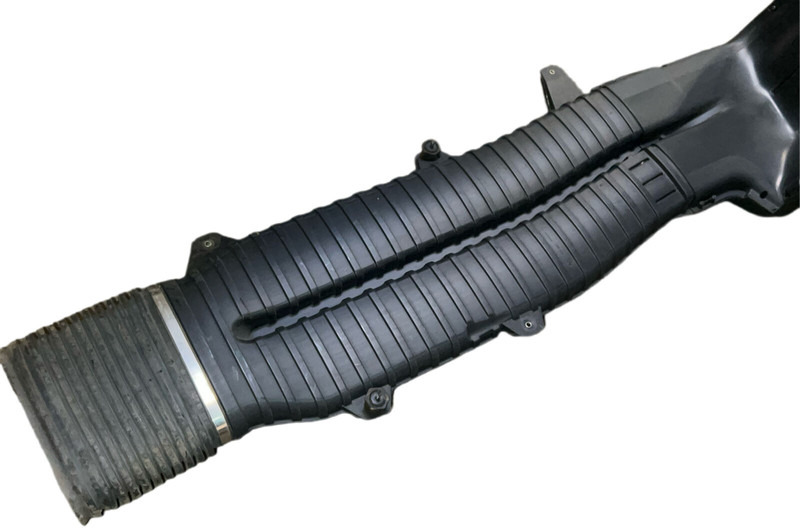 Volvo 2022 - Usisna cev: slika 2 Volvo 2022 - Usisna cev: slika 2