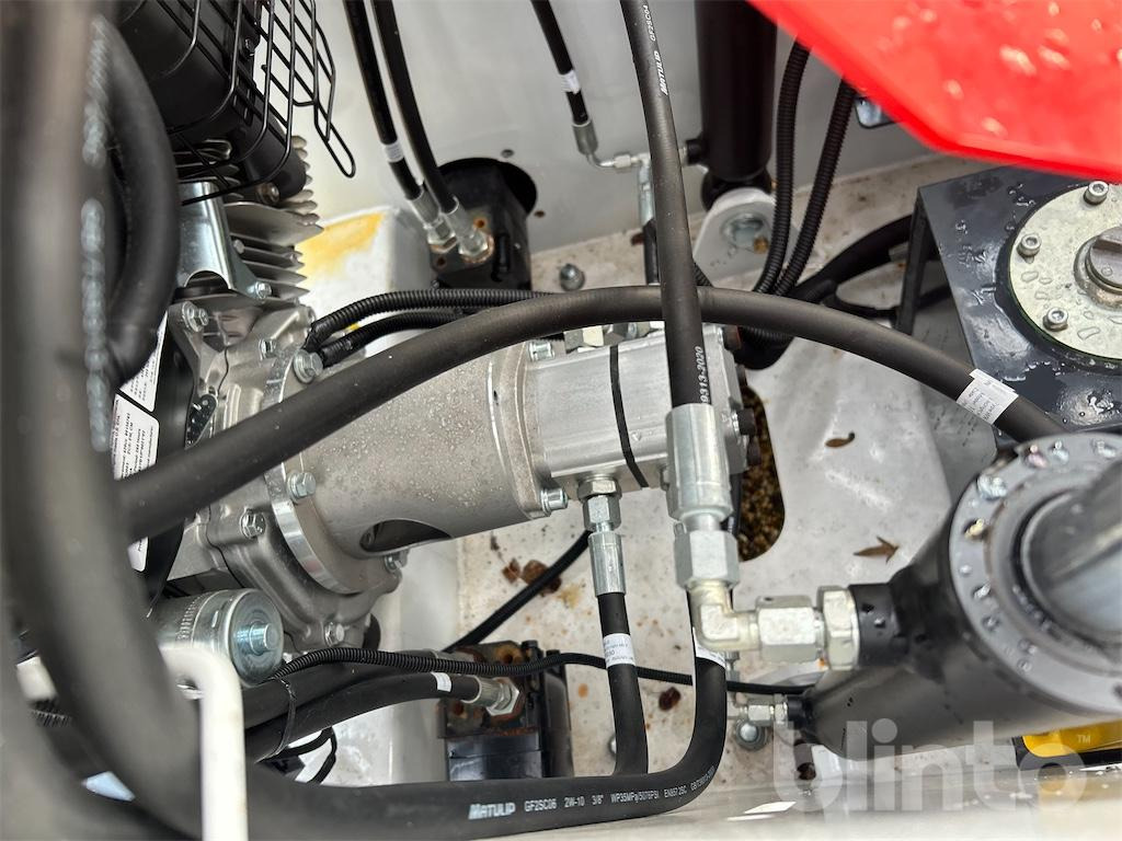 Mini utovarivač ForceDrive Skis Steer Loader (2025): slika 25