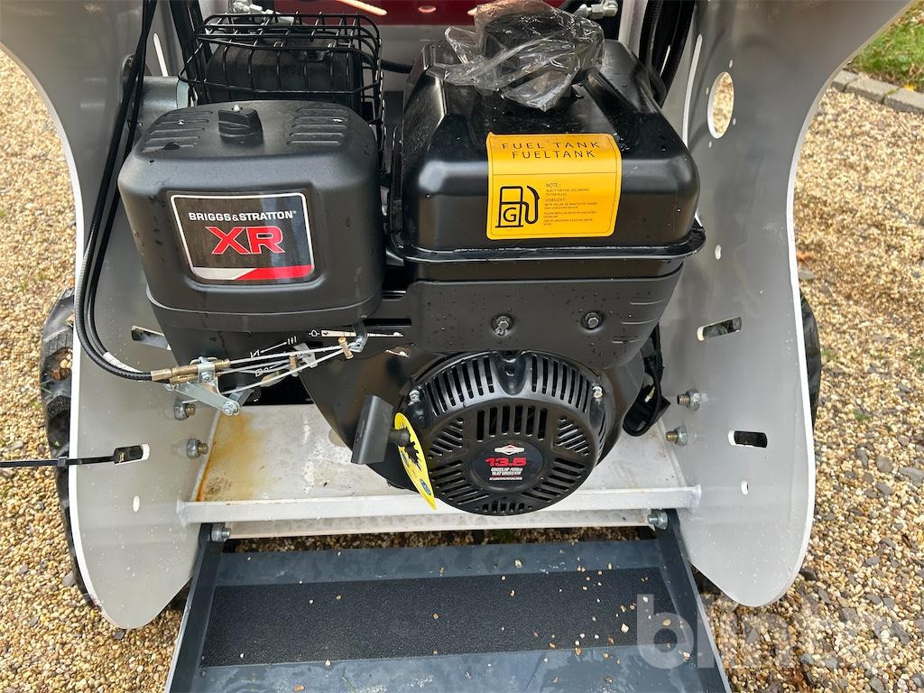 Mini utovarivač ForceDrive Skis Steer Loader (2025): slika 32