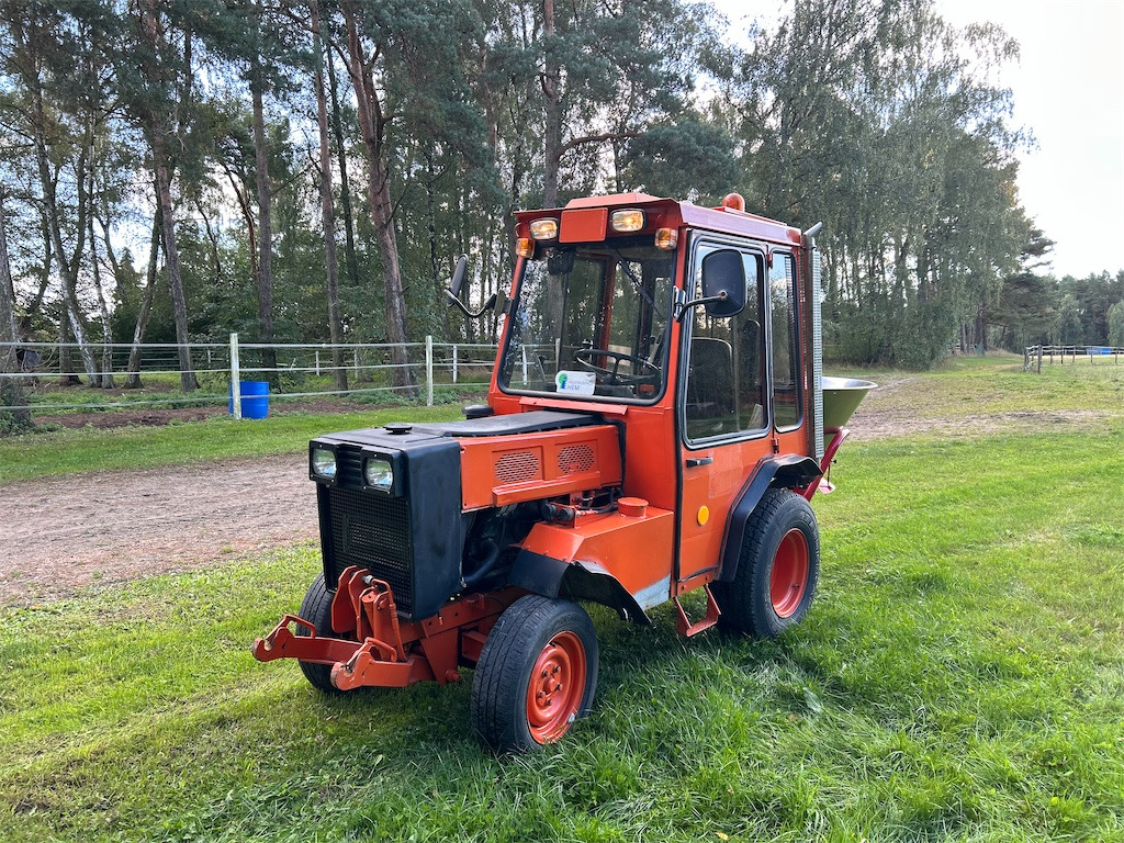 HOLDER P70C-460 - Komunalni traktor: slika 1 HOLDER P70C-460 - Komunalni traktor: slika 1