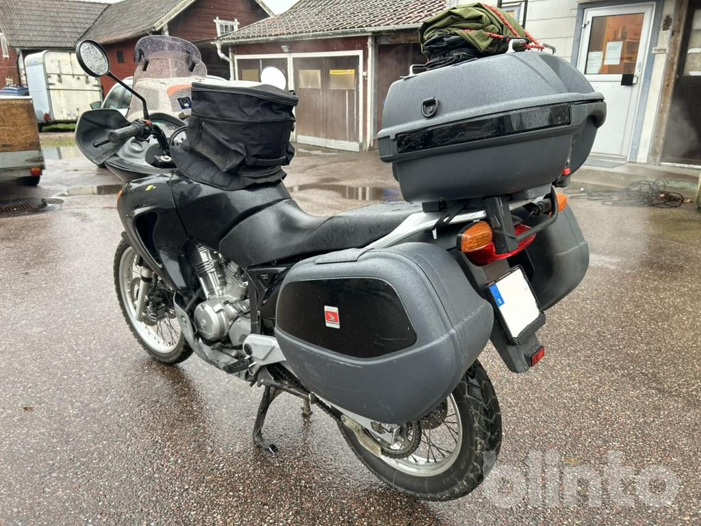 HONDA XL650V Transalp - Motocikl: slika 3 HONDA XL650V Transalp - Motocikl: slika 3