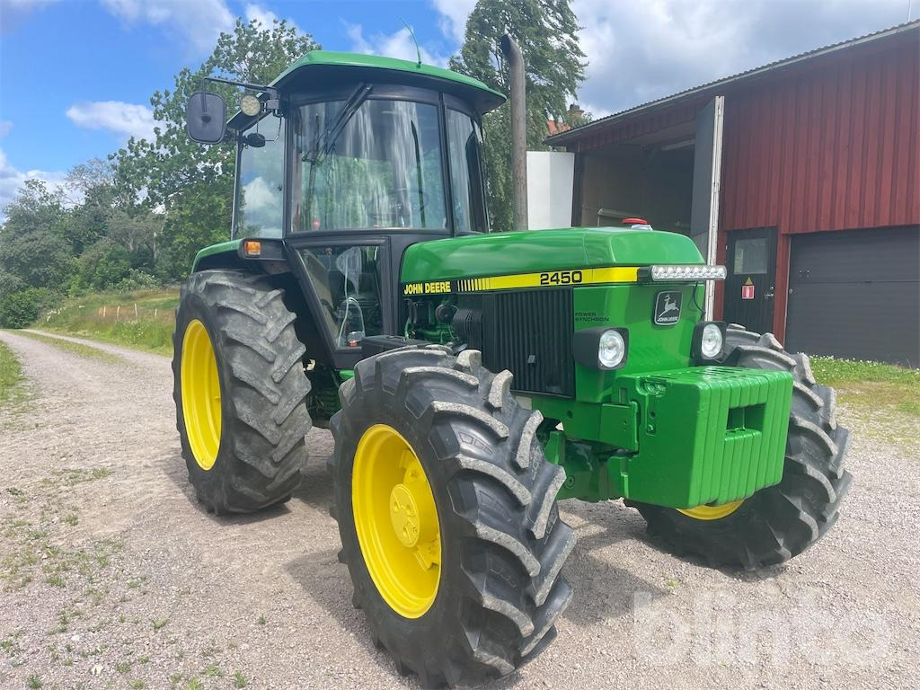 JOHN DEERE 2450 - Traktor: slika 1 JOHN DEERE 2450 - Traktor: slika 1