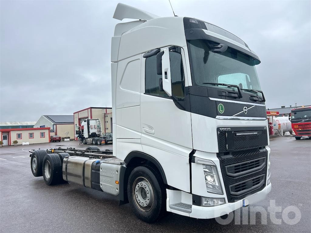 VOLVO FH 6x2 - Kamion sa golom šasijom i zatvorenom kabinom: slika 3 VOLVO FH 6x2 - Kamion sa golom šasijom i zatvorenom kabinom: slika 3