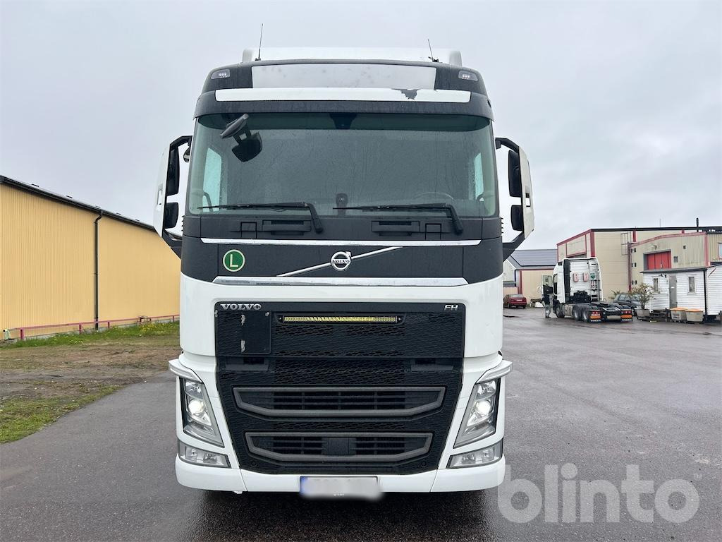 VOLVO FH 6x2 - Kamion sa golom šasijom i zatvorenom kabinom: slika 2 VOLVO FH 6x2 - Kamion sa golom šasijom i zatvorenom kabinom: slika 2