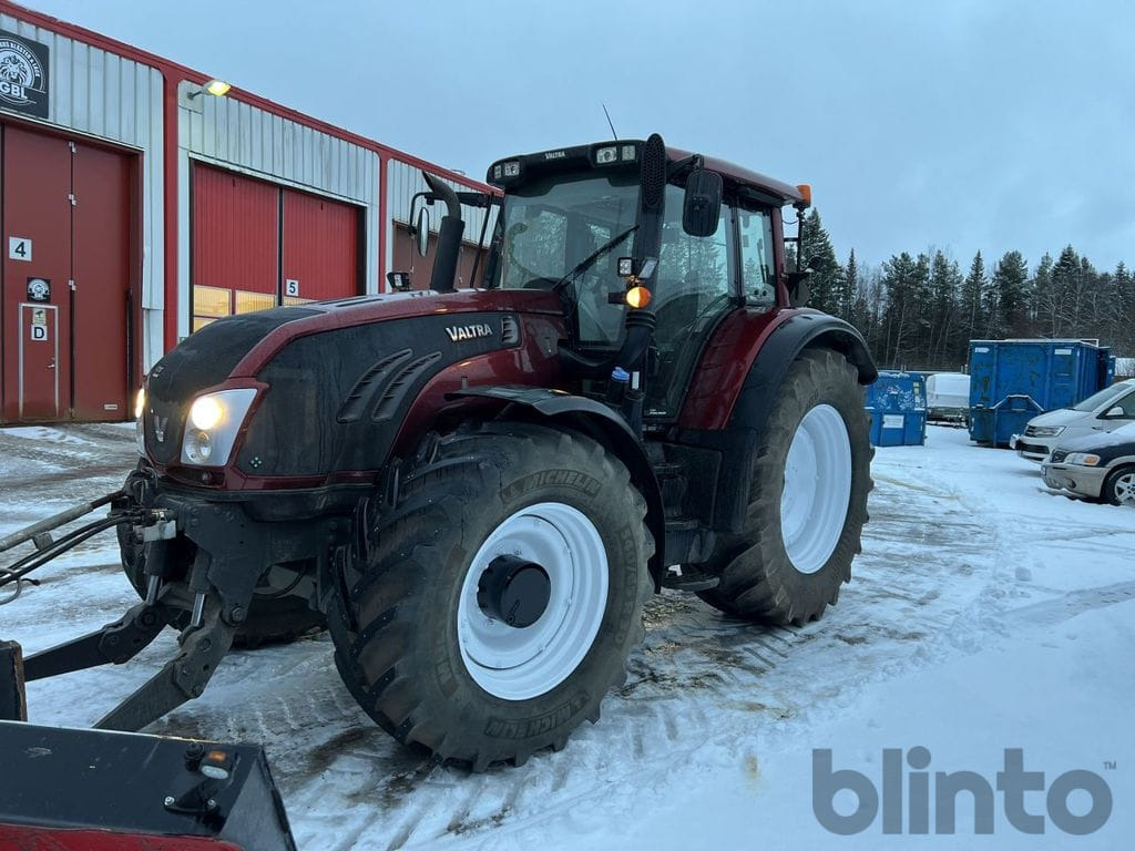 Valtra T213 med plogutrustning - Traktor: slika 5 Valtra T213 med plogutrustning - Traktor: slika 5