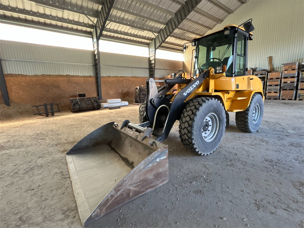 Volvo L30B PRO - Utovarivač točkaš: slika 1 Volvo L30B PRO - Utovarivač točkaš: slika 1