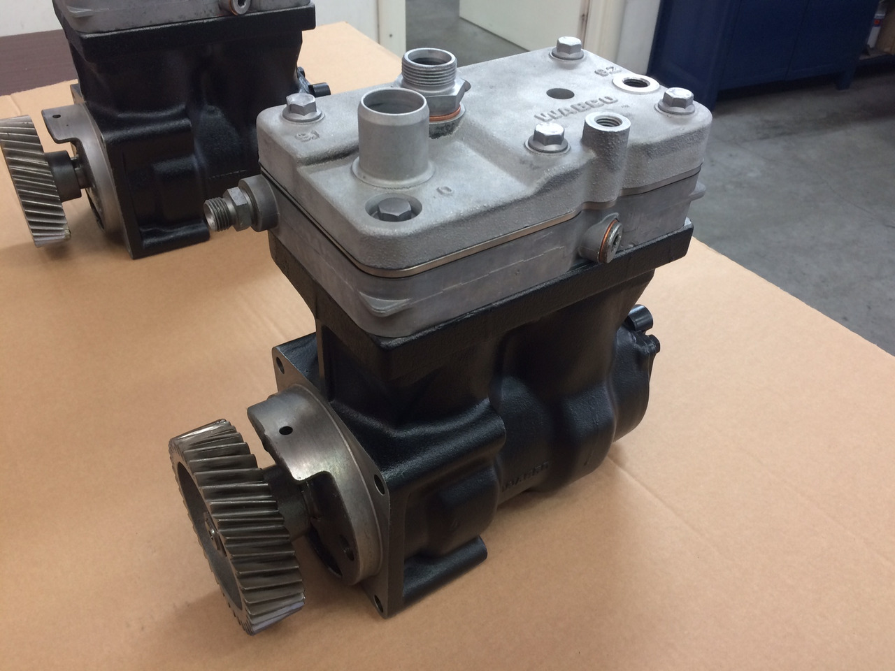 COMPRESSORE ARIA BICILINDRICO MOTORE MERCEDES OM906 - Kompresor za vazduh: slika 5 COMPRESSORE ARIA BICILINDRICO MOTORE MERCEDES OM906 - Kompresor za vazduh: slika 5