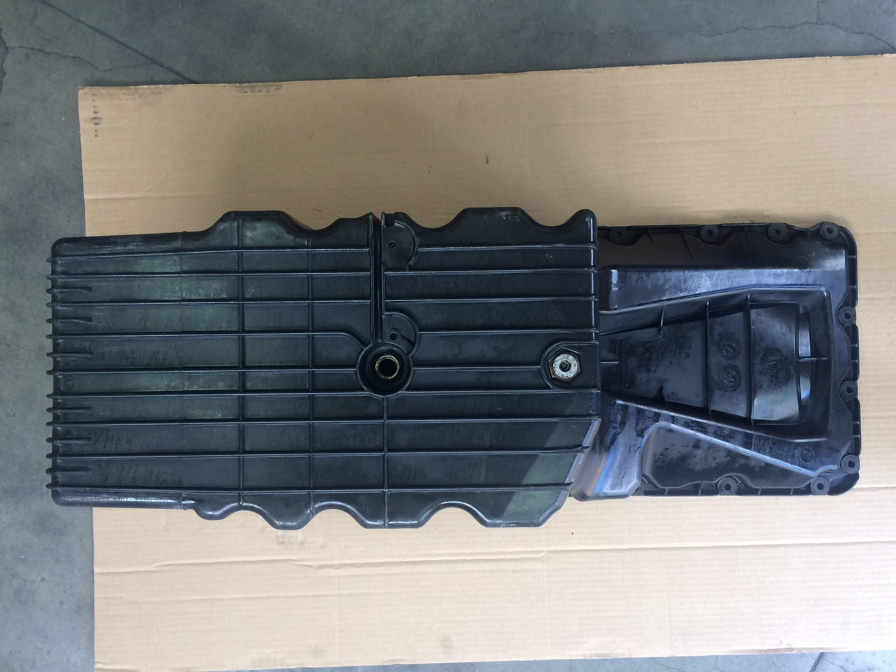 COPPA OLIO MERCEDES 9060101313 - MOTORE OM906 TRUCK - Korito za ulje: slika 2 COPPA OLIO MERCEDES 9060101313 - MOTORE OM906 TRUCK - Korito za ulje: slika 2