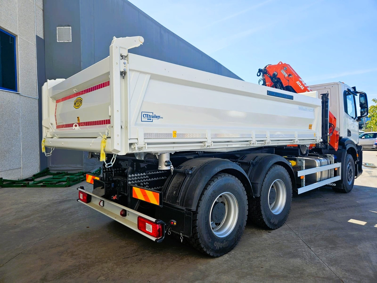 Iveco - Kamion sa tovarnim sandukom, Kamion sa dizalicom: slika 4 Iveco - Kamion sa tovarnim sandukom, Kamion sa dizalicom: slika 4