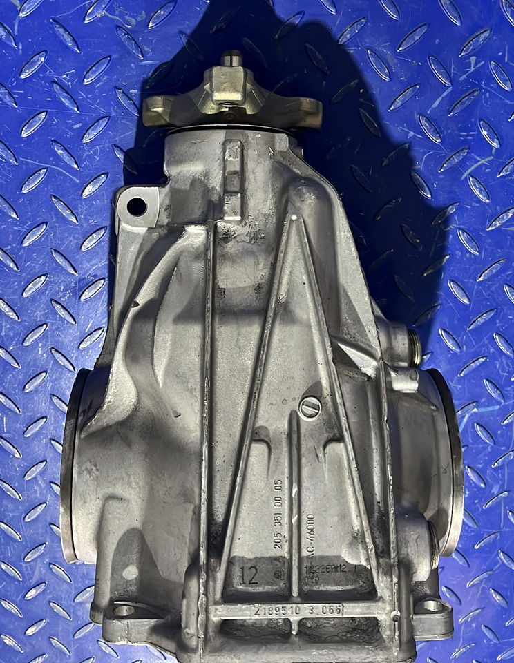 Mercedes Benz Rear Differential W205 A2053510005 - Transmisija: slika 4 Mercedes Benz Rear Differential W205 A2053510005 - Transmisija: slika 4