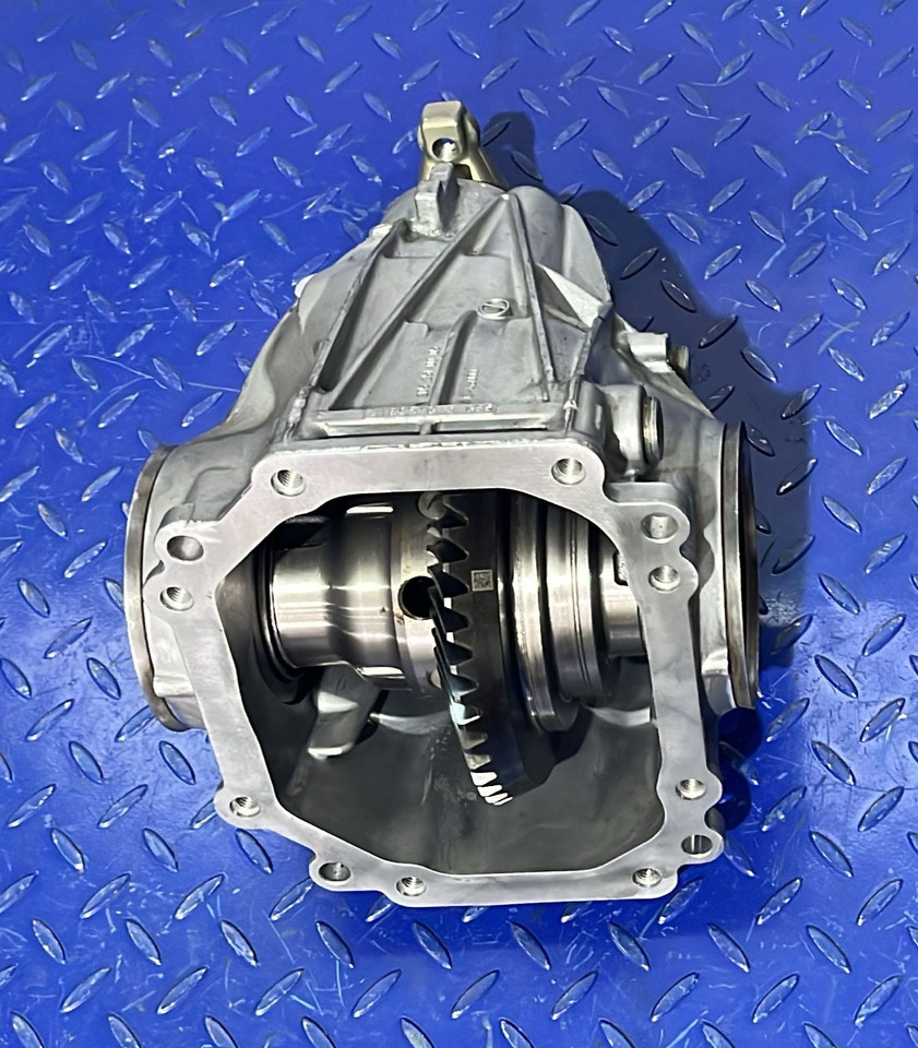 Mercedes Benz Rear Differential W205 A2053510005 - Transmisija: slika 1 Mercedes Benz Rear Differential W205 A2053510005 - Transmisija: slika 1
