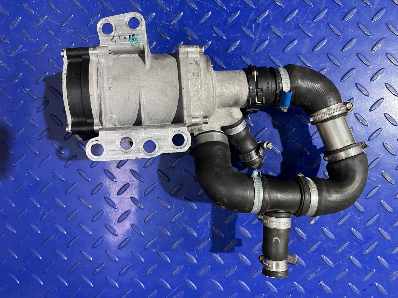 Mercedes Benz Water Pump A2562000600 - Hidraulika: slika 1 Mercedes Benz Water Pump A2562000600 - Hidraulika: slika 1