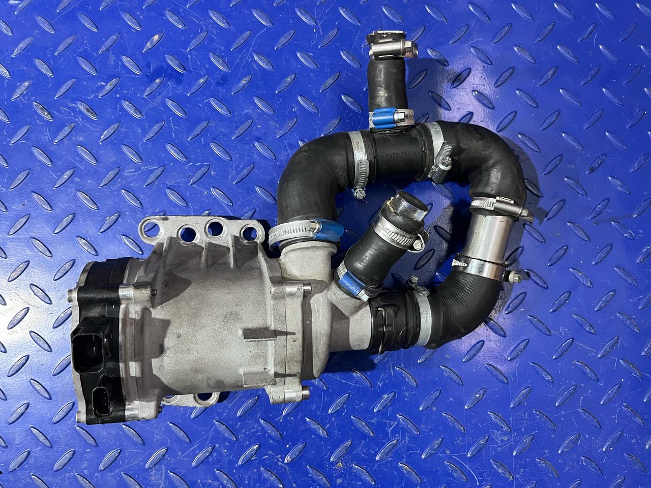 Mercedes Benz Water Pump A2562000600 - Hidraulika: slika 2 Mercedes Benz Water Pump A2562000600 - Hidraulika: slika 2