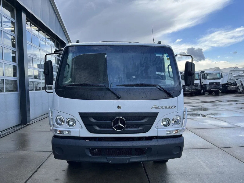 Mercedes-Benz Accelo 815 4x2 Garbage Compactor (2 units) Accelo 815 4x2 Garbage Compactor (2 units) - Kamion za smeće: slika 4 Mercedes-Benz Accelo 815 4x2 Garbage Compactor (2 units) Accelo 815 4x2 Garbage Compactor (2 units) - Kamion za smeće: slika 4