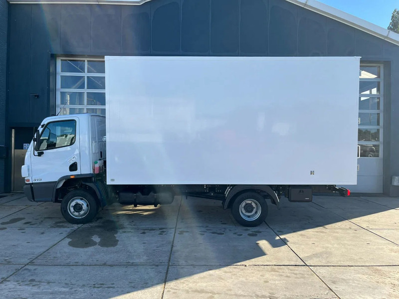 Mercedes-Benz Accelo 915 4x2 Closed Cargo Truck - Kamion sa zatvorenim sandukom: slika 2 Mercedes-Benz Accelo 915 4x2 Closed Cargo Truck - Kamion sa zatvorenim sandukom: slika 2