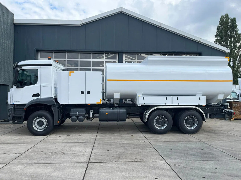 Mercedes-Benz Arocs 3340 6x6 Water Tank Truck - Kamion cisterna: slika 2 Mercedes-Benz Arocs 3340 6x6 Water Tank Truck - Kamion cisterna: slika 2