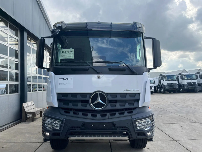 Mercedes-Benz Arocs 3340 6x6 Water Tank Truck - Kamion cisterna: slika 5 Mercedes-Benz Arocs 3340 6x6 Water Tank Truck - Kamion cisterna: slika 5