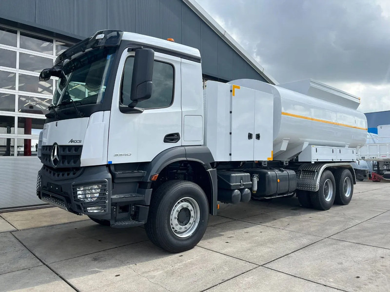 Mercedes-Benz Arocs 3340 6x6 Water Tank Truck - Kamion cisterna: slika 1 Mercedes-Benz Arocs 3340 6x6 Water Tank Truck - Kamion cisterna: slika 1