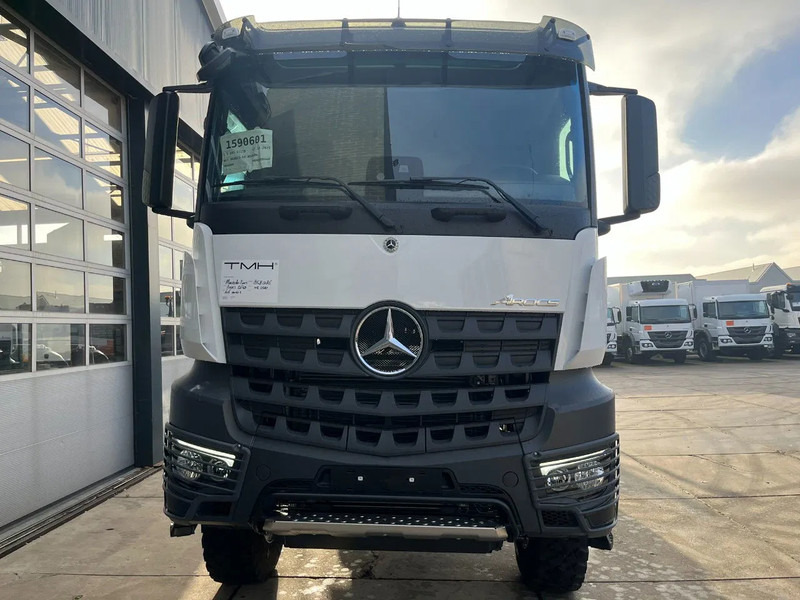Mercedes-Benz Arocs 3340 A 6x6 Chassis cabin - Kamion sa golom šasijom i zatvorenom kabinom: slika 4 Mercedes-Benz Arocs 3340 A 6x6 Chassis cabin - Kamion sa golom šasijom i zatvorenom kabinom: slika 4